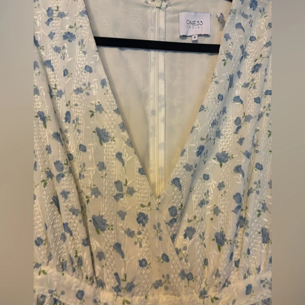 One 33 Social Floral Mini Dress Cut Out Long Sleeve White Blue Long Sleeve 8 - Picture 6 of 6